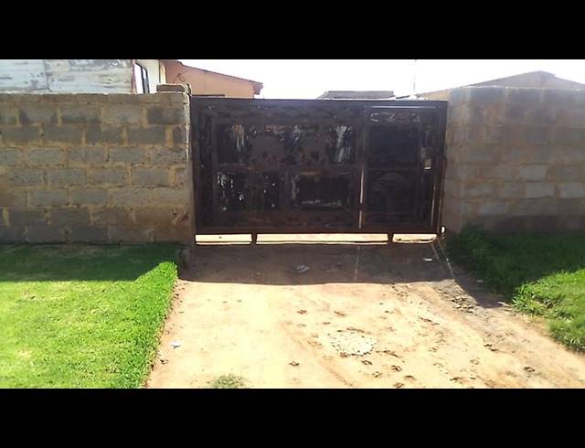 2 BEDROOM HOUSE FOR SALE IN DRIEZIEK